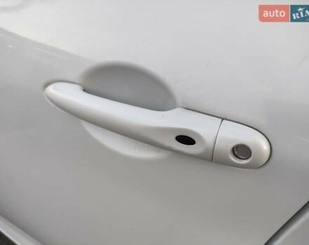 Белый Рено Зое, объемом двигателя 0 л и пробегом 79 тыс. км за 6300 $, фото 20 на Automoto.ua