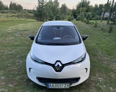 Белый Рено Зое, объемом двигателя 0 л и пробегом 123 тыс. км за 5300 $, фото 10 на Automoto.ua