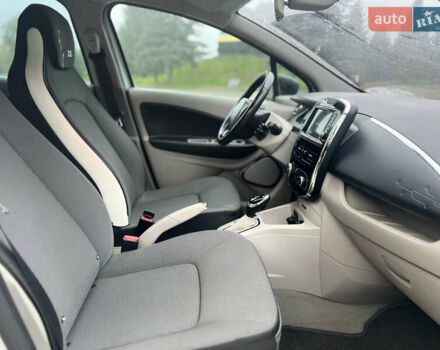 Белый Рено Зое, объемом двигателя 0 л и пробегом 103 тыс. км за 6799 $, фото 35 на Automoto.ua