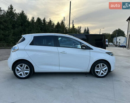 Белый Рено Зое, объемом двигателя 0 л и пробегом 75 тыс. км за 6700 $, фото 6 на Automoto.ua
