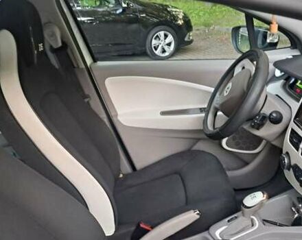 Белый Рено Зое, объемом двигателя 0 л и пробегом 96 тыс. км за 5800 $, фото 4 на Automoto.ua