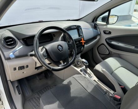 Белый Рено Зое, объемом двигателя 0 л и пробегом 103 тыс. км за 6300 $, фото 6 на Automoto.ua