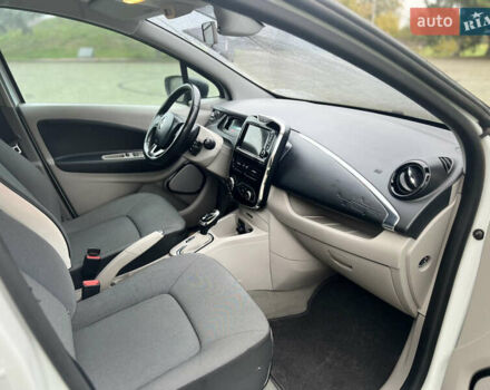 Белый Рено Зое, объемом двигателя 0 л и пробегом 103 тыс. км за 6799 $, фото 36 на Automoto.ua