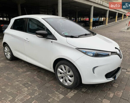 Белый Рено Зое, объемом двигателя 0 л и пробегом 64 тыс. км за 7600 $, фото 1 на Automoto.ua