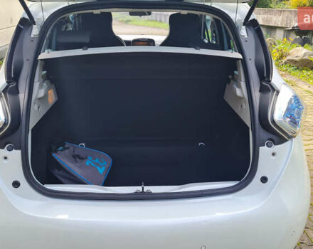 Білий Рено Зое, об'ємом двигуна 0 л та пробігом 53 тис. км за 7878 $, фото 20 на Automoto.ua