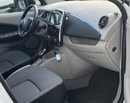 Белый Рено Зое, объемом двигателя 0 л и пробегом 167 тыс. км за 6599 $, фото 26 на Automoto.ua