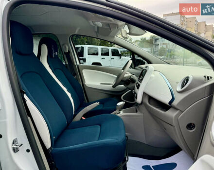 Белый Рено Зое, объемом двигателя 0 л и пробегом 110 тыс. км за 6950 $, фото 2 на Automoto.ua