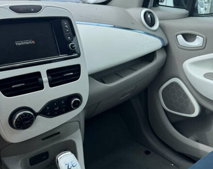 Белый Рено Зое, объемом двигателя 0 л и пробегом 80 тыс. км за 4399 $, фото 7 на Automoto.ua