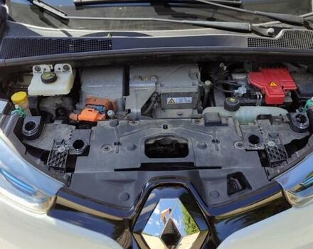 Белый Рено Зое, объемом двигателя 0 л и пробегом 89 тыс. км за 6500 $, фото 1 на Automoto.ua