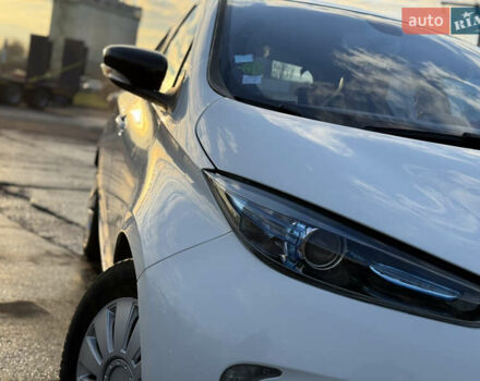 Білий Рено Зое, об'ємом двигуна 0 л та пробігом 77 тис. км за 5750 $, фото 10 на Automoto.ua