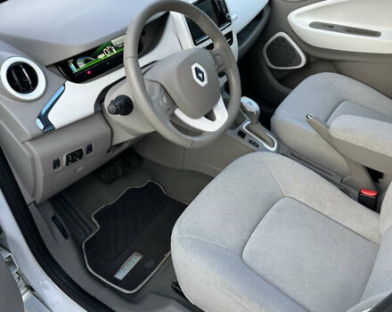 Белый Рено Зое, объемом двигателя 0 л и пробегом 75 тыс. км за 6700 $, фото 13 на Automoto.ua