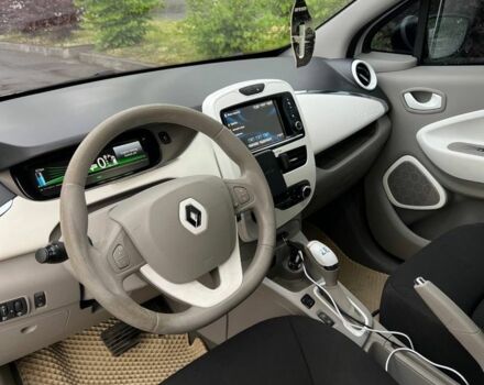 Белый Рено Зое, объемом двигателя 0 л и пробегом 153 тыс. км за 5400 $, фото 7 на Automoto.ua