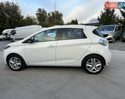 Белый Рено Зое, объемом двигателя 0 л и пробегом 75 тыс. км за 6700 $, фото 5 на Automoto.ua