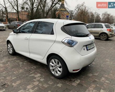 Белый Рено Зое, объемом двигателя 0 л и пробегом 64 тыс. км за 7600 $, фото 11 на Automoto.ua