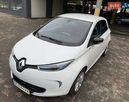 Белый Рено Зое, объемом двигателя 0 л и пробегом 64 тыс. км за 7600 $, фото 3 на Automoto.ua