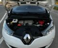 Белый Рено Зое, объемом двигателя 0 л и пробегом 145 тыс. км за 7350 $, фото 16 на Automoto.ua