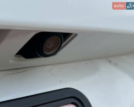 Белый Рено Зое, объемом двигателя 0 л и пробегом 137 тыс. км за 6350 $, фото 18 на Automoto.ua