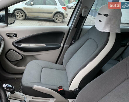 Белый Рено Зое, объемом двигателя 0 л и пробегом 64 тыс. км за 7600 $, фото 27 на Automoto.ua