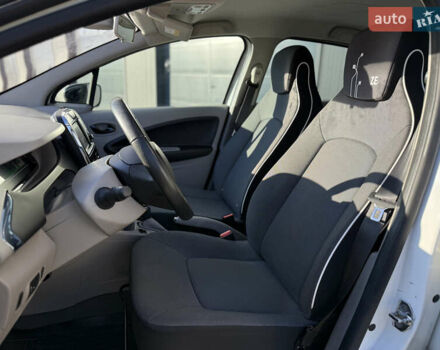 Белый Рено Зое, объемом двигателя 0 л и пробегом 138 тыс. км за 6500 $, фото 7 на Automoto.ua