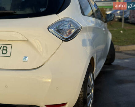 Білий Рено Зое, об'ємом двигуна 0 л та пробігом 77 тис. км за 5750 $, фото 16 на Automoto.ua