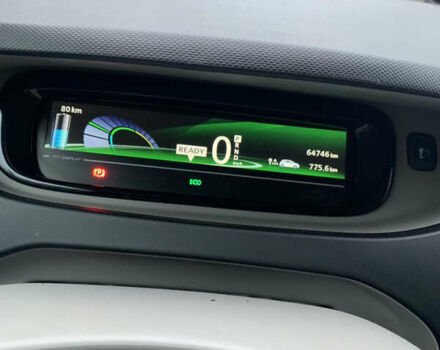 Белый Рено Зое, объемом двигателя 0 л и пробегом 64 тыс. км за 7600 $, фото 14 на Automoto.ua