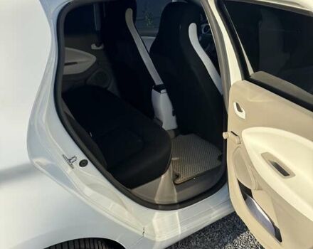 Белый Рено Зое, объемом двигателя 0 л и пробегом 166 тыс. км за 5800 $, фото 13 на Automoto.ua