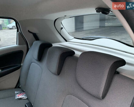 Белый Рено Зое, объемом двигателя 0 л и пробегом 64 тыс. км за 7600 $, фото 17 на Automoto.ua