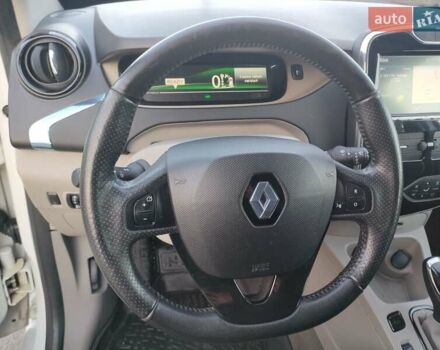 Белый Рено Зое, объемом двигателя 0 л и пробегом 79 тыс. км за 6300 $, фото 15 на Automoto.ua