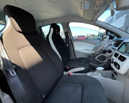 Белый Рено Зое, объемом двигателя 0 л и пробегом 56 тыс. км за 6440 $, фото 17 на Automoto.ua