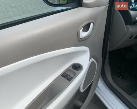 Рено Зое 2014 в Стрые на Automoto.ua Белый Рено Зое, объемом двигателя 0 л и пробегом 235 тыс. км за 7500 $, фото 15 на Automoto.ua
