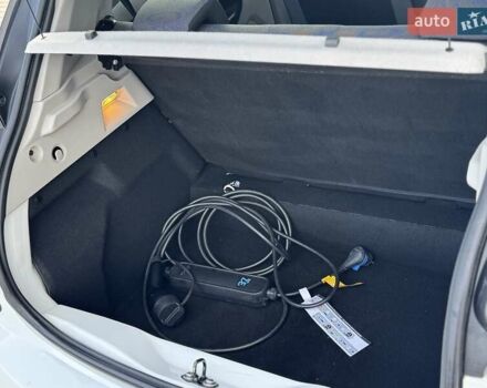 Белый Рено Зое, объемом двигателя 0 л и пробегом 167 тыс. км за 6599 $, фото 24 на Automoto.ua