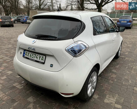 Белый Рено Зое, объемом двигателя 0 л и пробегом 64 тыс. км за 7600 $, фото 8 на Automoto.ua