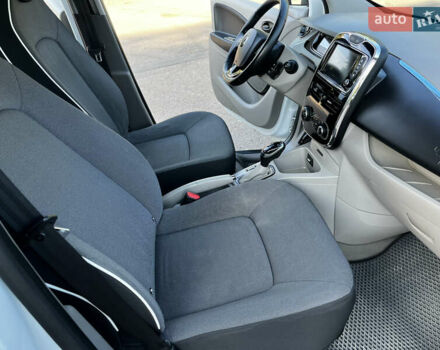 Белый Рено Зое, объемом двигателя 0 л и пробегом 123 тыс. км за 6850 $, фото 24 на Automoto.ua