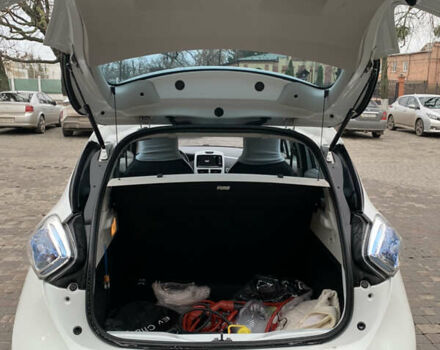 Белый Рено Зое, объемом двигателя 0 л и пробегом 64 тыс. км за 7600 $, фото 22 на Automoto.ua