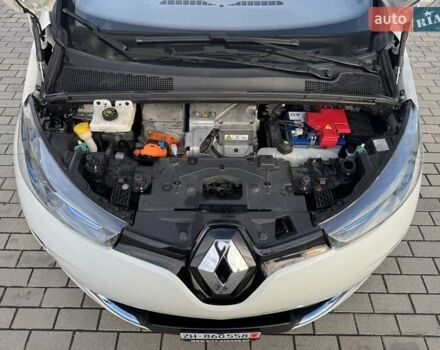 Белый Рено Зое, объемом двигателя 0 л и пробегом 167 тыс. км за 6599 $, фото 31 на Automoto.ua