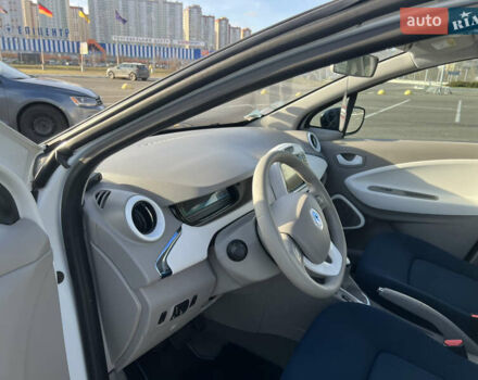 Білий Рено Зое, об'ємом двигуна 0 л та пробігом 115 тис. км за 6550 $, фото 46 на Automoto.ua