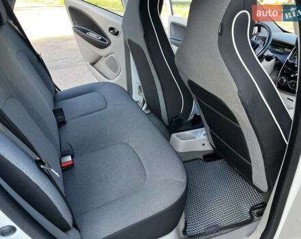 Белый Рено Зое, объемом двигателя 0 л и пробегом 123 тыс. км за 6850 $, фото 18 на Automoto.ua