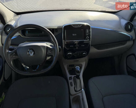 Белый Рено Зое, объемом двигателя 0 л и пробегом 138 тыс. км за 6500 $, фото 6 на Automoto.ua