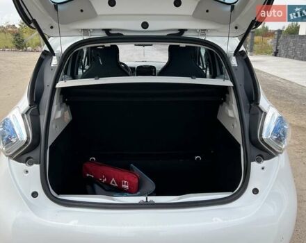 Белый Рено Зое, объемом двигателя 0 л и пробегом 137 тыс. км за 6350 $, фото 19 на Automoto.ua