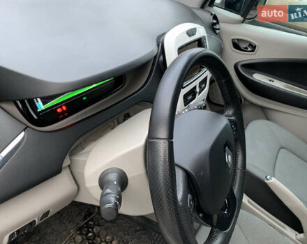 Белый Рено Зое, объемом двигателя 0 л и пробегом 64 тыс. км за 7600 $, фото 24 на Automoto.ua
