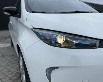 Белый Рено Зое, объемом двигателя 0 л и пробегом 98 тыс. км за 7000 $, фото 10 на Automoto.ua