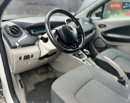 Белый Рено Зое, объемом двигателя 0 л и пробегом 103 тыс. км за 6799 $, фото 37 на Automoto.ua