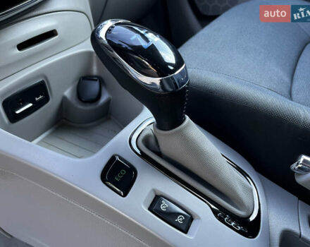 Белый Рено Зое, объемом двигателя 0 л и пробегом 123 тыс. км за 6950 $, фото 36 на Automoto.ua