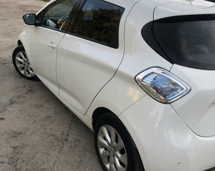 Белый Рено Зое, объемом двигателя 0 л и пробегом 97 тыс. км за 6500 $, фото 5 на Automoto.ua