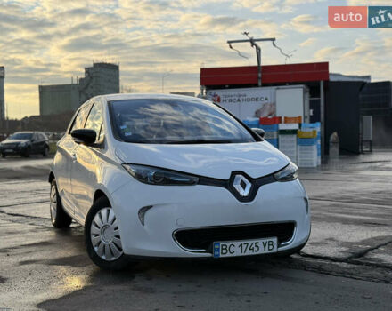 Білий Рено Зое, об'ємом двигуна 0 л та пробігом 77 тис. км за 5750 $, фото 4 на Automoto.ua