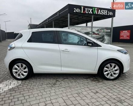 Белый Рено Зое, объемом двигателя 0 л и пробегом 98 тыс. км за 7000 $, фото 8 на Automoto.ua