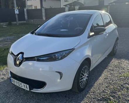 Белый Рено Зое, объемом двигателя 0 л и пробегом 166 тыс. км за 5800 $, фото 4 на Automoto.ua