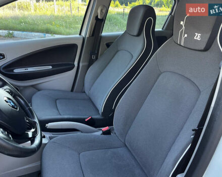 Белый Рено Зое, объемом двигателя 0 л и пробегом 123 тыс. км за 6850 $, фото 16 на Automoto.ua