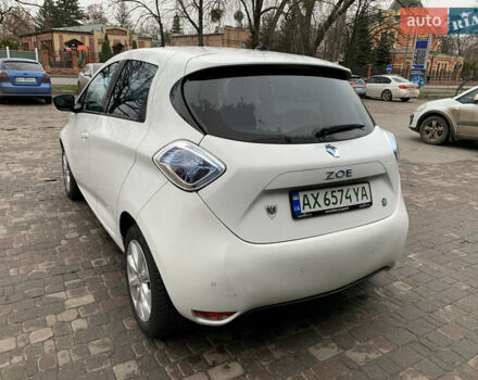 Белый Рено Зое, объемом двигателя 0 л и пробегом 64 тыс. км за 7600 $, фото 10 на Automoto.ua