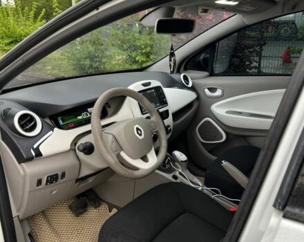 Белый Рено Зое, объемом двигателя 0 л и пробегом 153 тыс. км за 5400 $, фото 6 на Automoto.ua